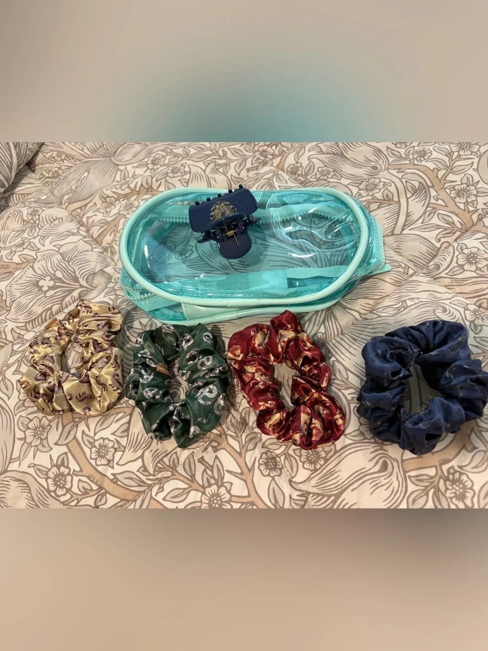 Kitsch Harry Potter Scrunchie Set with Aqua Travel Pouch & Claw clip